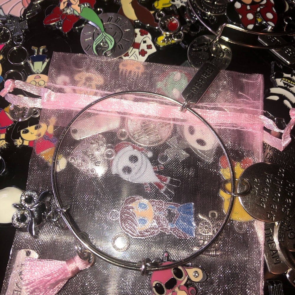 Charm bracelets - Picture 4 of 7